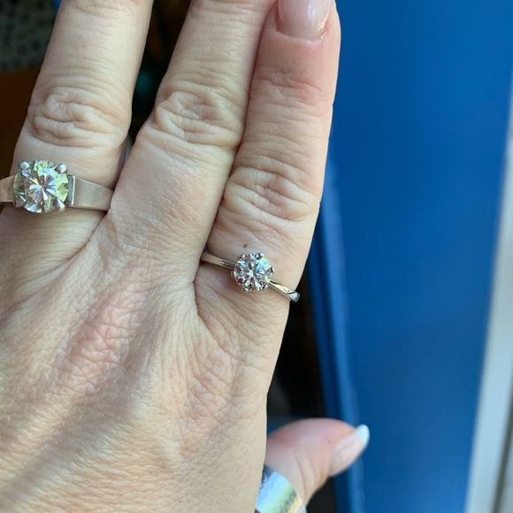 #59 Brilliant white 1 ct moissanite solitaire ring - Picture 2 of 9